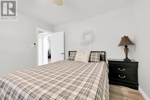 24 - 1347 Lakeshore Road, Burlington, ON - Indoor Photo Showing Bedroom