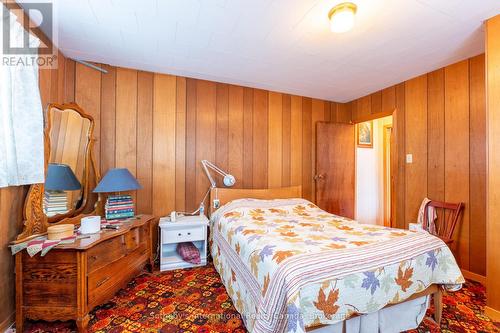 19 62Nd Street S, Wasaga Beach, ON - Indoor Photo Showing Bedroom
