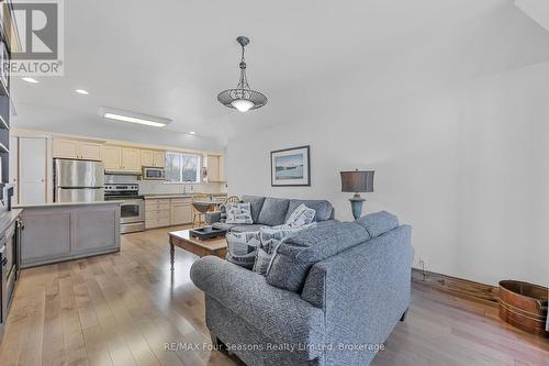 Suite Main Floor - Living Room to Kitchen - 3 Sydenham Trail E, Clearview, ON - Indoor