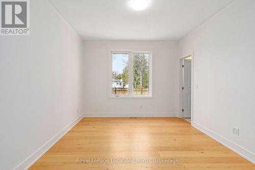 60 52Nd Street S, Wasaga Beach, ON - Indoor Photo Showing Other Room