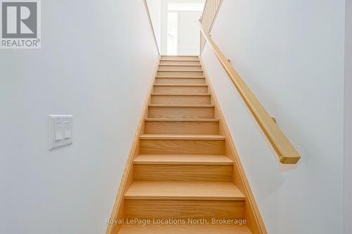 60 52Nd Street S, Wasaga Beach, ON - Indoor Photo Showing Other Room