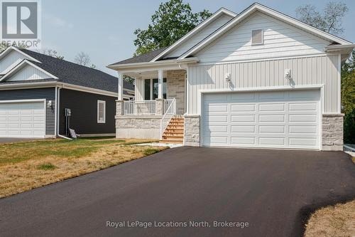 60 52Nd Street S, Wasaga Beach, ON - Outdoor With Facade