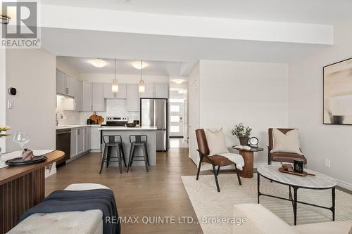 12 Otonabee Street, Belleville (Thurlow Ward), ON - Indoor Photo Showing Living Room