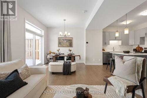 12 Otonabee Street, Belleville (Thurlow Ward), ON - Indoor Photo Showing Living Room