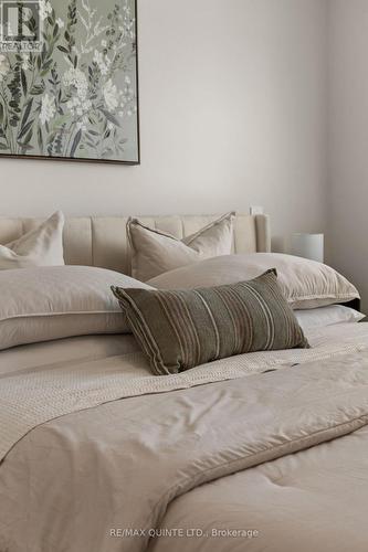 12 Otonabee Street, Belleville (Thurlow Ward), ON - Indoor Photo Showing Bedroom