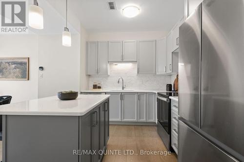 12 Otonabee Street, Belleville (Thurlow Ward), ON - Indoor Photo Showing Kitchen With Stainless Steel Kitchen With Upgraded Kitchen