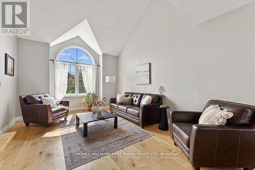 73 Springdale Drive, Kawartha Lakes (Lindsay), ON - Indoor Photo Showing Living Room