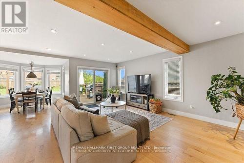 73 Springdale Drive, Kawartha Lakes (Lindsay), ON - Indoor Photo Showing Living Room