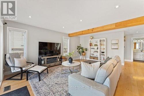 73 Springdale Drive, Kawartha Lakes (Lindsay), ON - Indoor Photo Showing Living Room