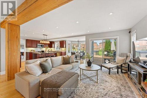 73 Springdale Drive, Kawartha Lakes (Lindsay), ON - Indoor Photo Showing Living Room