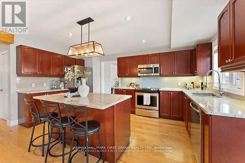 73 Springdale Drive, Kawartha Lakes (Lindsay), ON - Indoor Photo Showing Kitchen With Upgraded Kitchen