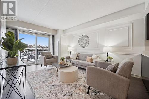 212 - 103 Westminster Crescent, Centre Wellington (Fergus), ON - Indoor Photo Showing Living Room