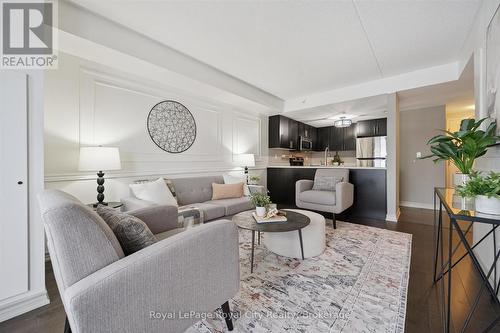 212 - 103 Westminster Crescent, Centre Wellington (Fergus), ON - Indoor Photo Showing Living Room