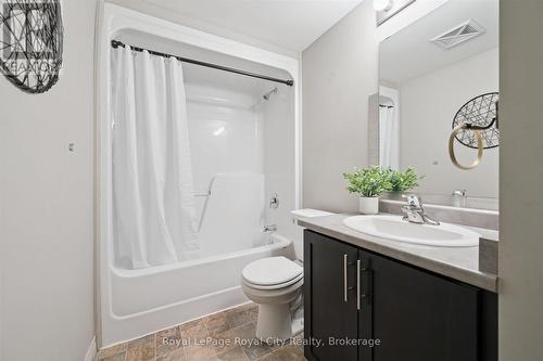 212 - 103 Westminster Crescent, Centre Wellington (Fergus), ON - Indoor Photo Showing Bathroom