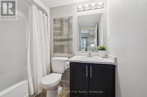 212 - 103 Westminster Crescent, Centre Wellington (Fergus), ON - Indoor Photo Showing Bathroom