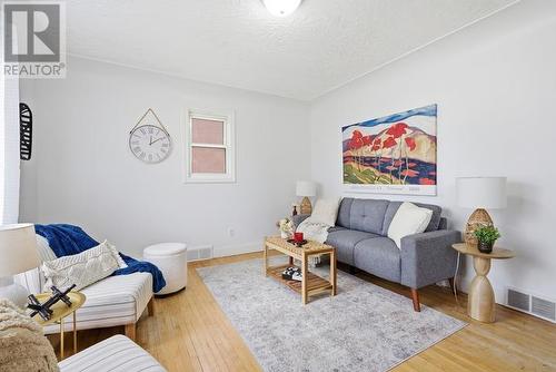 59 Mark St, Sault Ste. Marie, ON - Indoor Photo Showing Living Room