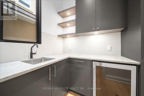515 Roosevelt Avenue, Ottawa, ON - Indoor Photo Showing Kitchen With Upgraded Kitchen