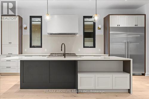 515 Roosevelt Avenue, Ottawa, ON - Indoor Photo Showing Kitchen