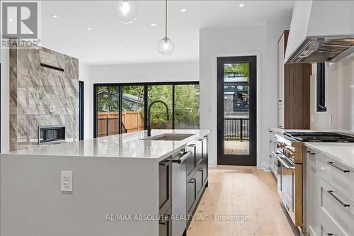 515 Roosevelt Avenue, Ottawa, ON - Indoor Photo Showing Kitchen With Upgraded Kitchen