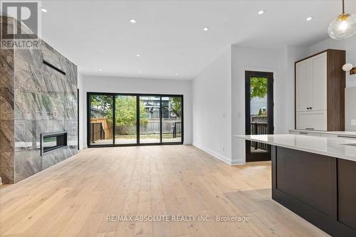 515 Roosevelt Avenue, Ottawa, ON - Indoor With Fireplace