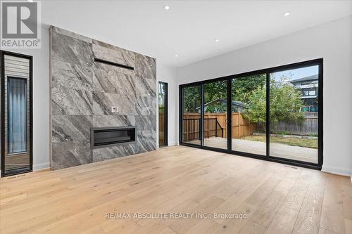 515 Roosevelt Avenue, Ottawa, ON - Indoor With Fireplace