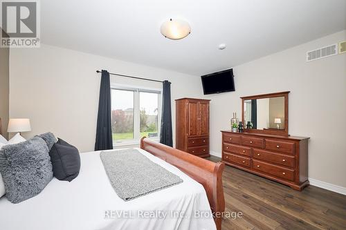 5 Cinnamon Street, Thorold (Rolling Meadows), ON - Indoor Photo Showing Bedroom