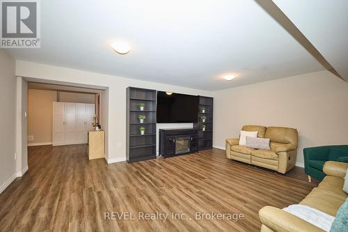 5 Cinnamon Street, Thorold (Rolling Meadows), ON - Indoor With Fireplace