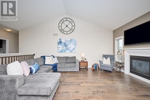 5 Cinnamon Street, Thorold (Rolling Meadows), ON - Indoor Photo Showing Living Room With Fireplace