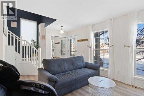 393 Tuscany Valley View Nw, Calgary, AB - Indoor Photo Showing Living Room