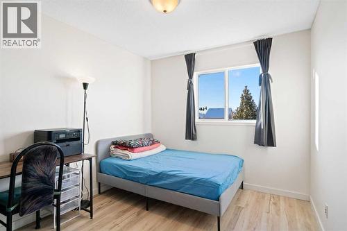 393 Tuscany Valley View Nw, Calgary, AB - Indoor Photo Showing Bedroom