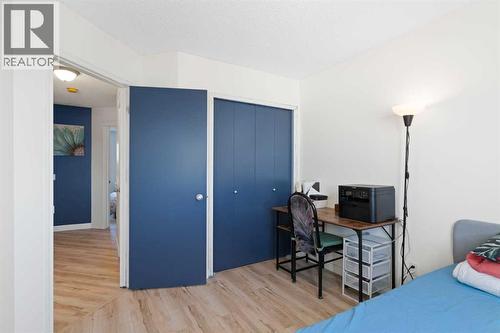 393 Tuscany Valley View Nw, Calgary, AB - Indoor Photo Showing Bedroom