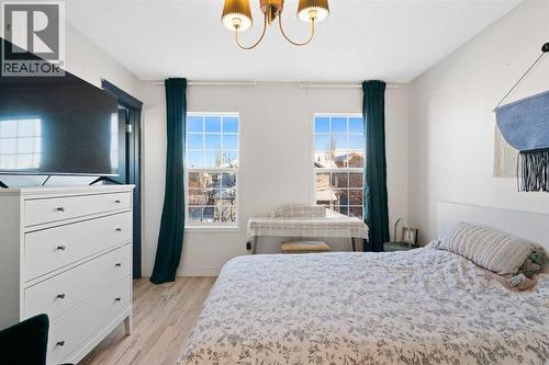 393 Tuscany Valley View Nw, Calgary, AB - Indoor Photo Showing Bedroom