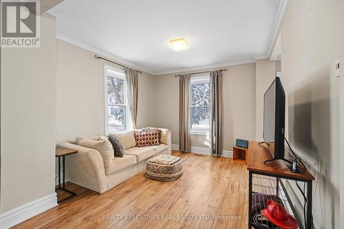 487 Clarence Street, North Dundas, ON - Indoor Photo Showing Living Room