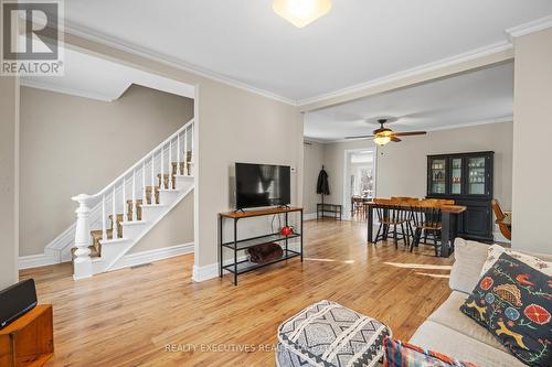 487 Clarence Street, North Dundas, ON - Indoor Photo Showing Living Room