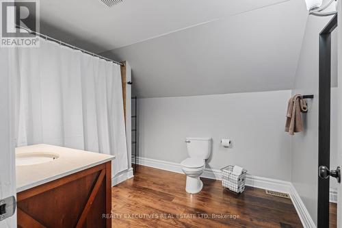 487 Clarence Street, North Dundas, ON - Indoor Photo Showing Bathroom