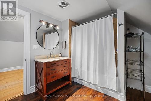 487 Clarence Street, North Dundas, ON - Indoor Photo Showing Bathroom