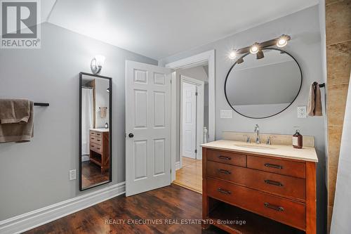 487 Clarence Street, North Dundas, ON - Indoor Photo Showing Bathroom