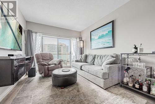 1029 - 600 Queens Quay W, Toronto, ON - Indoor Photo Showing Living Room