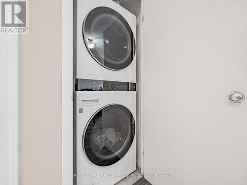 1029 - 600 Queens Quay W, Toronto, ON - Indoor Photo Showing Laundry Room