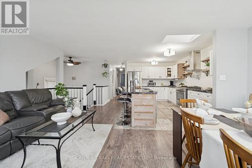 7 Empire Crescent, Clarington, ON - Indoor Photo Showing Living Room