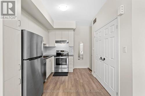 522 - 2791 Eglinton Avenue E, Toronto, ON - Indoor Photo Showing Kitchen With Stainless Steel Kitchen