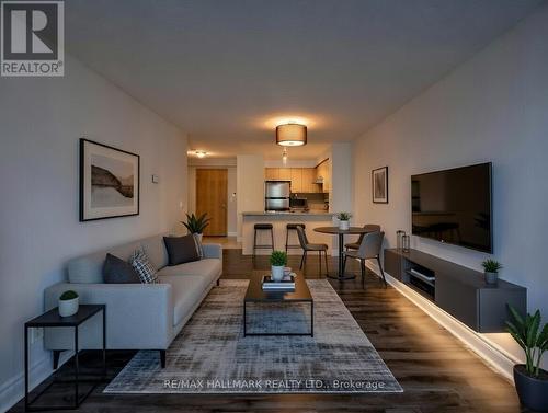 616 - 48 Suncrest Boulevard, Markham, ON - Indoor Photo Showing Living Room