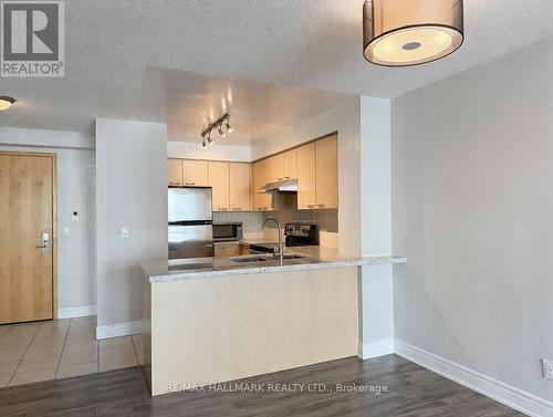 616 - 48 Suncrest Boulevard, Markham, ON - Indoor Photo Showing Kitchen With Double Sink