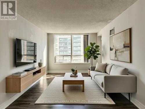 616 - 48 Suncrest Boulevard, Markham, ON - Indoor Photo Showing Living Room