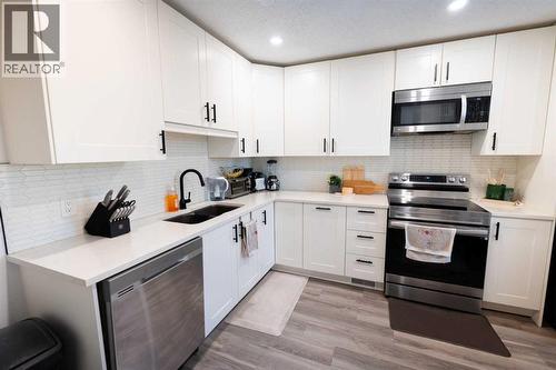 6223 Penedo Way Se, Calgary, AB - Indoor Photo Showing Kitchen