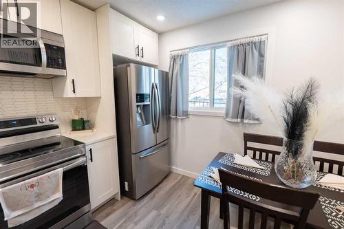 6223 Penedo Way Se, Calgary, AB - Indoor Photo Showing Kitchen