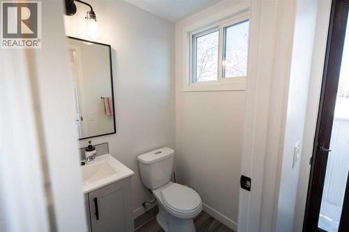 6223 Penedo Way Se, Calgary, AB - Indoor Photo Showing Bathroom