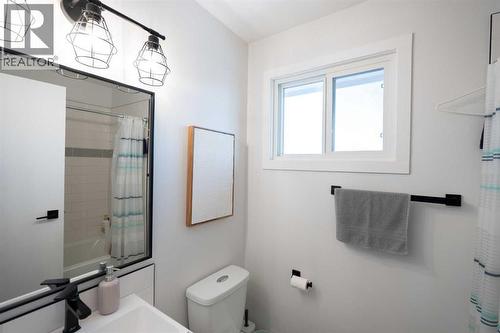 6223 Penedo Way Se, Calgary, AB - Indoor Photo Showing Bathroom
