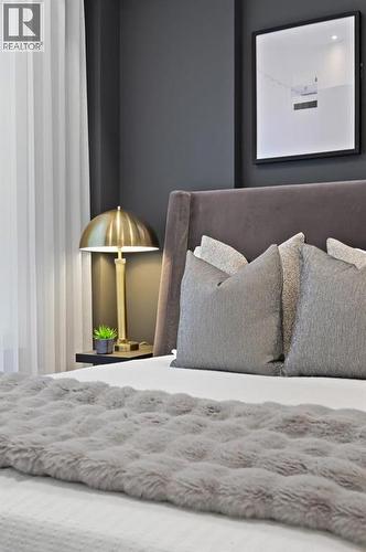 213, 310 15 Avenue Sw, Calgary, AB - Indoor Photo Showing Bedroom