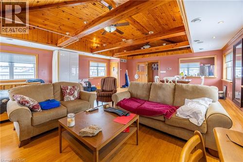 401 Main Street, Port Dover, ON - Indoor Photo Showing Living Room